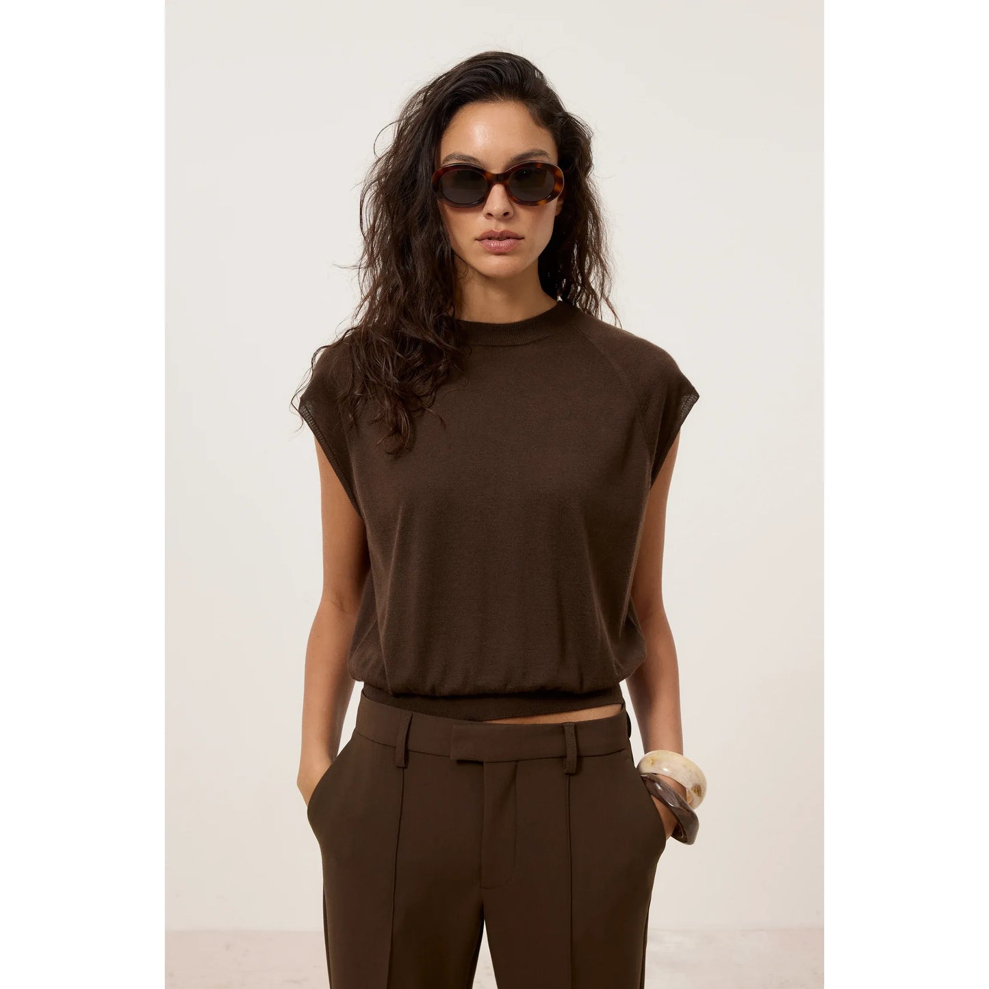 Sleeveless Cashmere/Silk Crewneck Jumper - Maple Brown - DUNE + SALT
