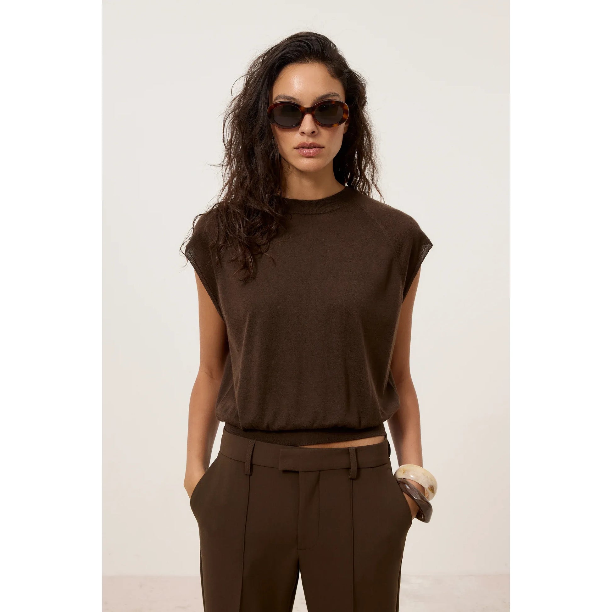 Sleeveless Cashmere/Silk Crewneck Jumper - Maple Brown - DUNE + SALT