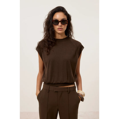 Sleeveless Cashmere/Silk Crewneck Jumper - Maple Brown - DUNE + SALT