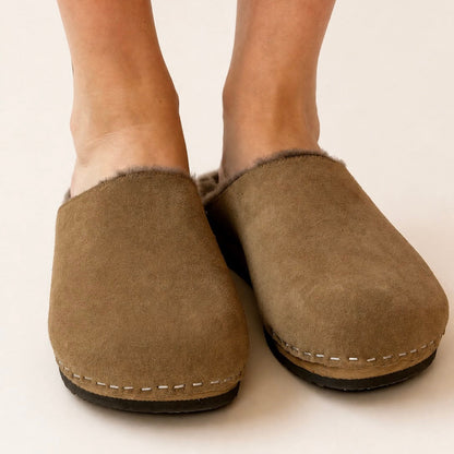 KUNSTENDESIGN.COM Ella | Umber Suede x Pure Lambswool Antique White