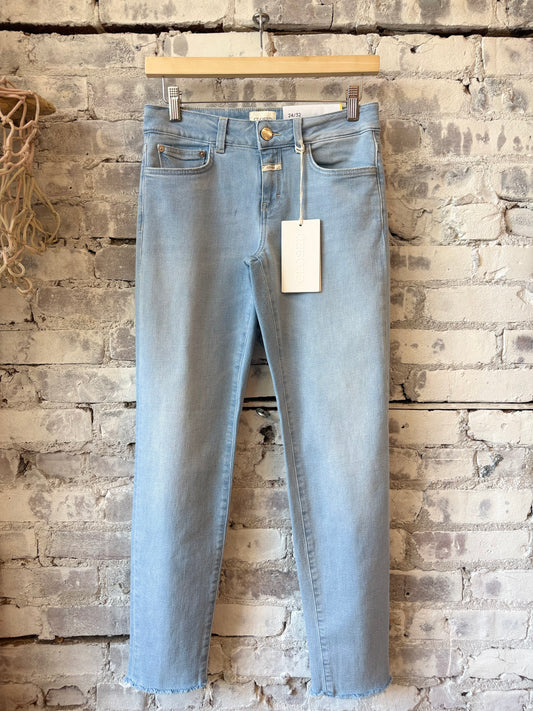 Closed Women's Baker Slim Jean – Light Blue Dark Gray