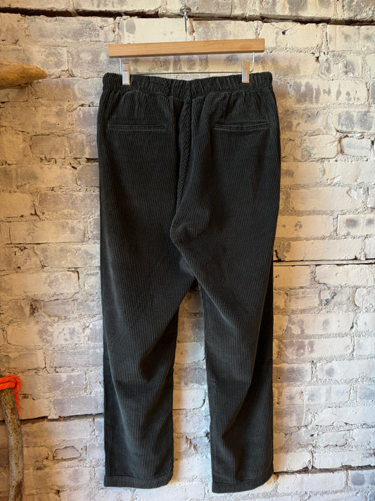 Hartford Men's Joggy Cord Woven Pants in Carbone color, showing the relaxed fit and textured fabric detail.