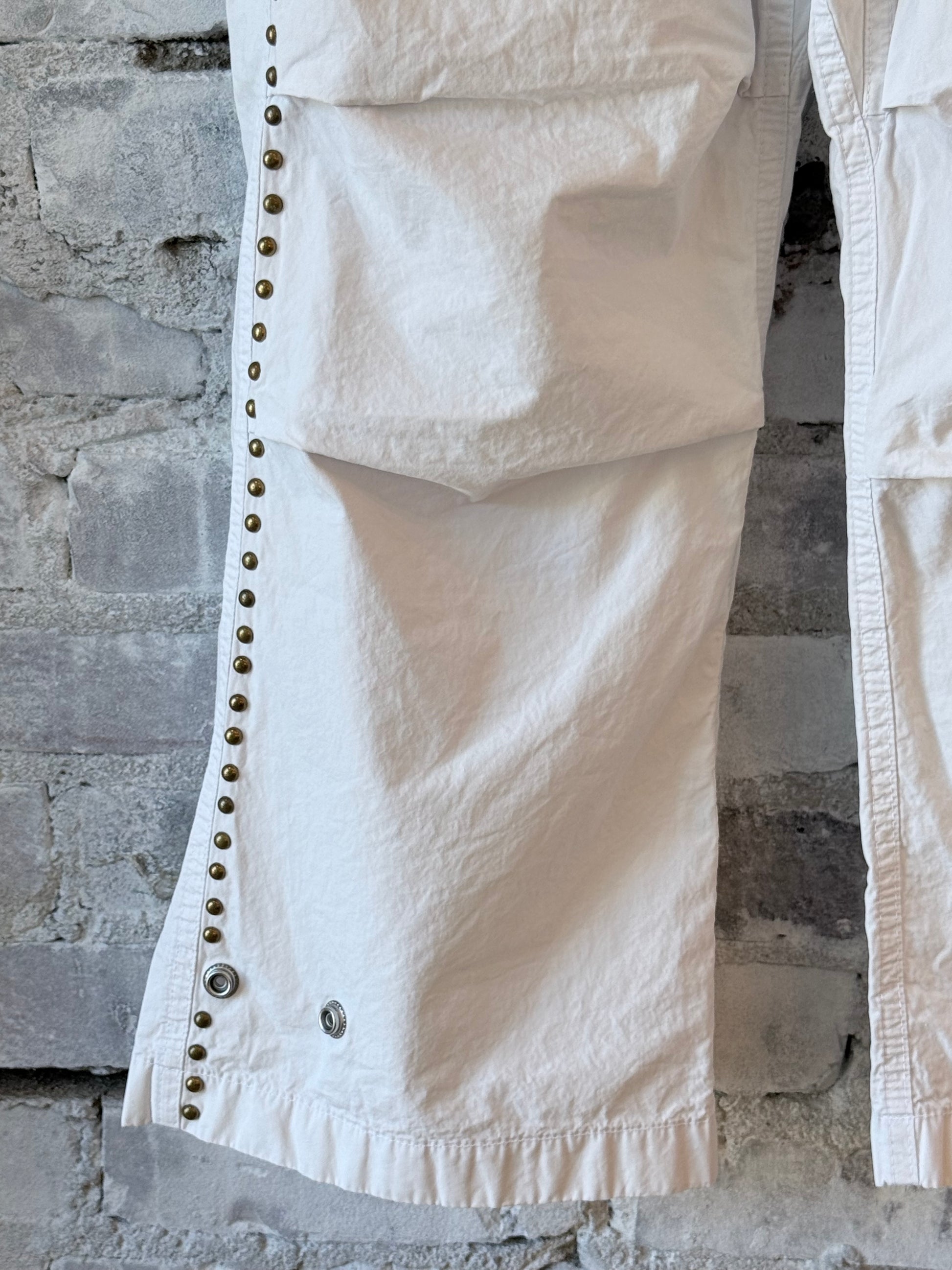 Women's Freecity Homestud Outofsight Poplin Air Flapsnap Kite Pant in white, featuring lightweight fabric and relaxed fit.