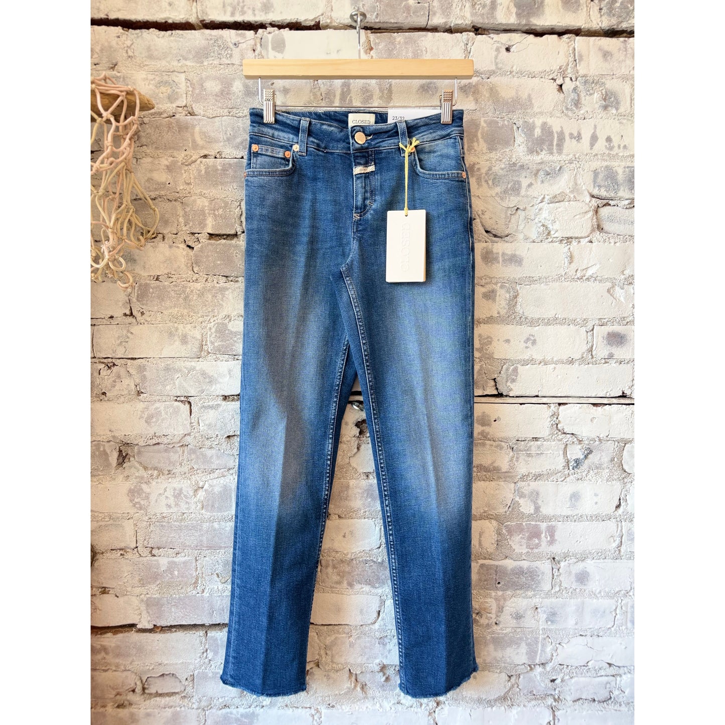 Women's mid blue Junna Straight Jean by Closed Women's, showcasing classic fit and denim fabric in natural pose.