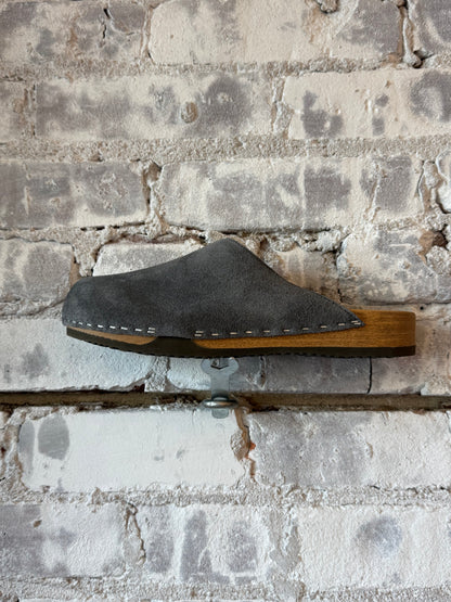 Kunsten Clogs Ella Suede Clog - Stormveil Gray