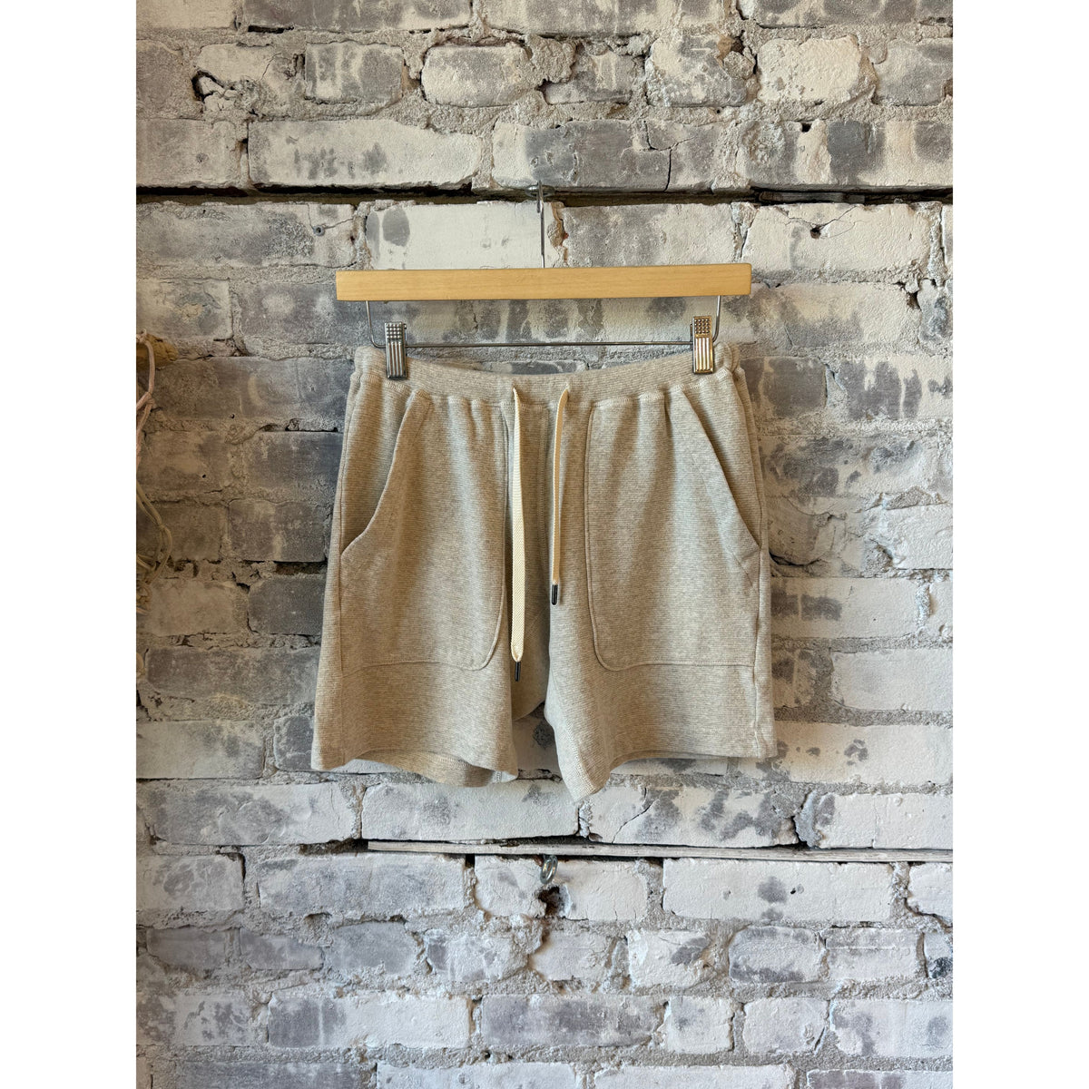 Kepani Raffy fleece sweat shorts in oatmeal color, soft and cozy casual shorts for comfortable everyday wear.