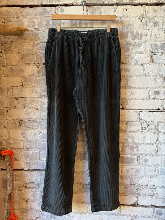 Hartford Men's Joggy Cord Woven Pants in Carbone, featuring a comfortable fit and casual style, displayed on a neutral background.