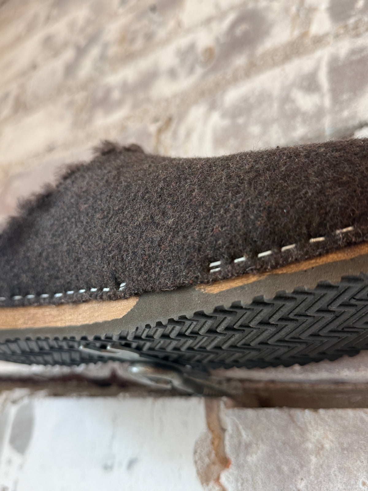 Women's Ella cashmere and lambswool clog in dark brown by Kunsten Clogs, showcasing cozy, soft footwear with a stylish design.