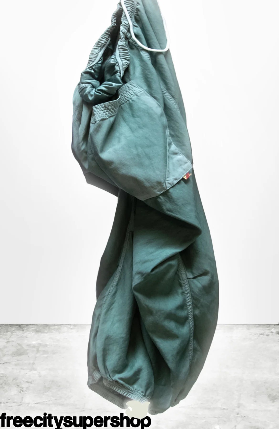 FreeCity MATTE/SATIN LOOSE DRAWCORD BIGGY PANT - Eatgreen White Smoke
