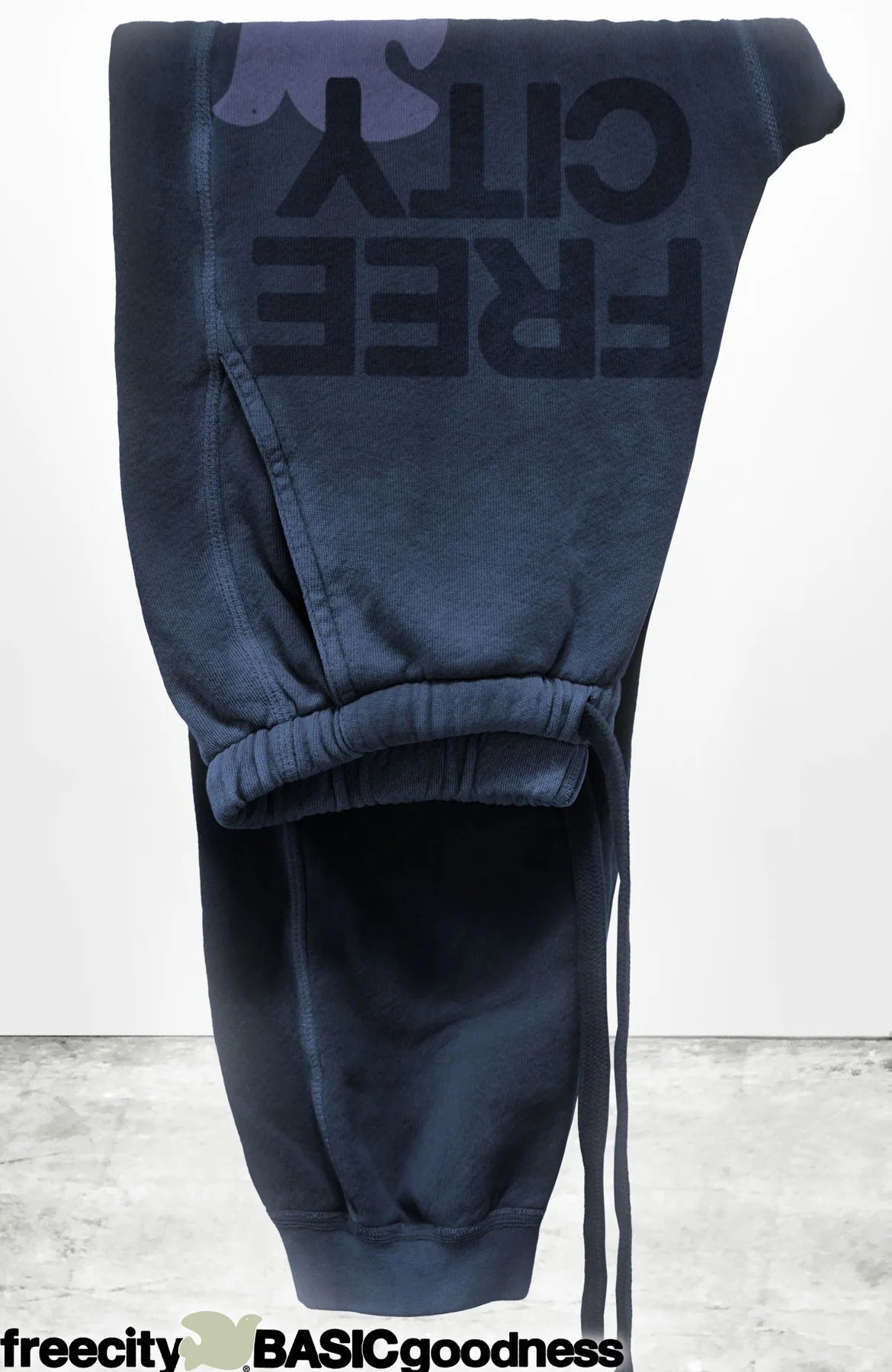 FreeCity FREECITYLARGE SUNFADES POCKET SWEATPANT - Moonshrooms White Smoke