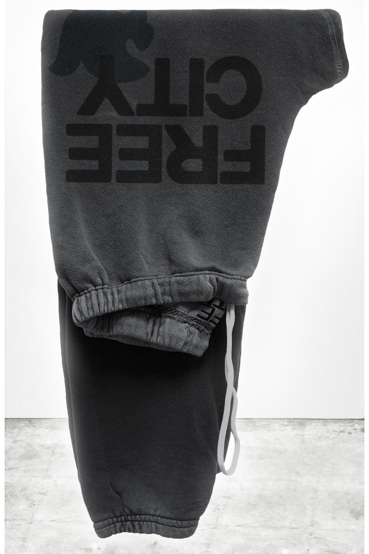 FREECITYLarge Sweatpant - Volcano Powder