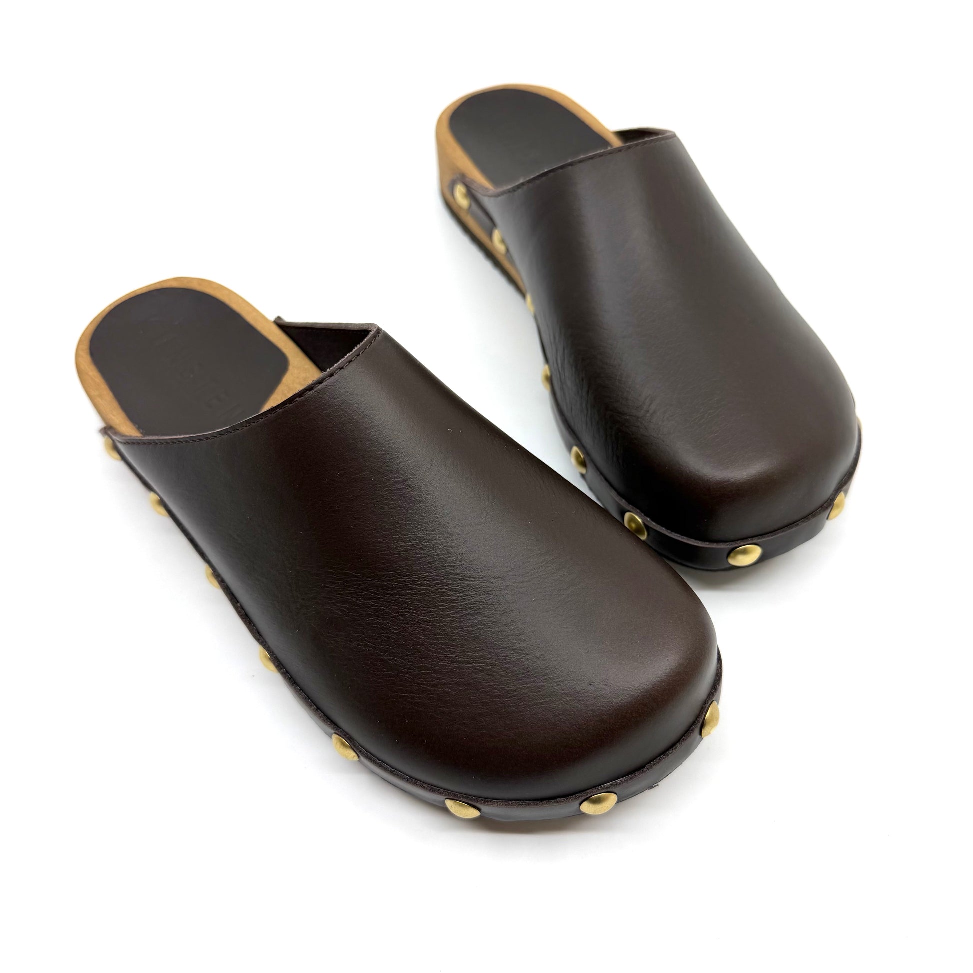KUNSTENDESIGN.COM Ella | Rich Brown Leather Studs White Smoke