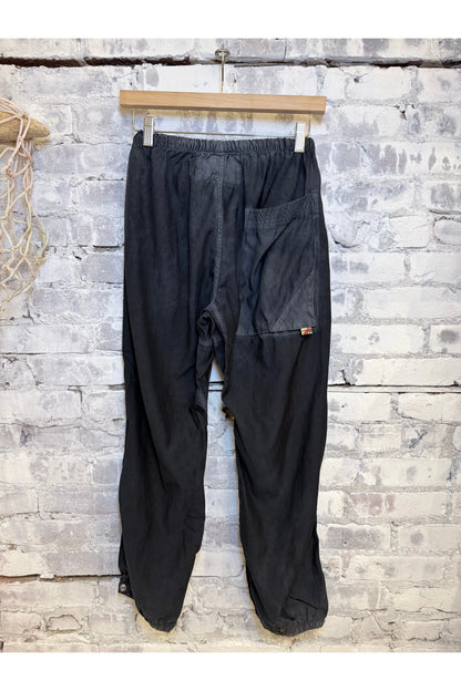FLAP/SNAP FREECITY MATTE/SATIN AIRJUMP Pant - Superblack - DUNE + SALT
