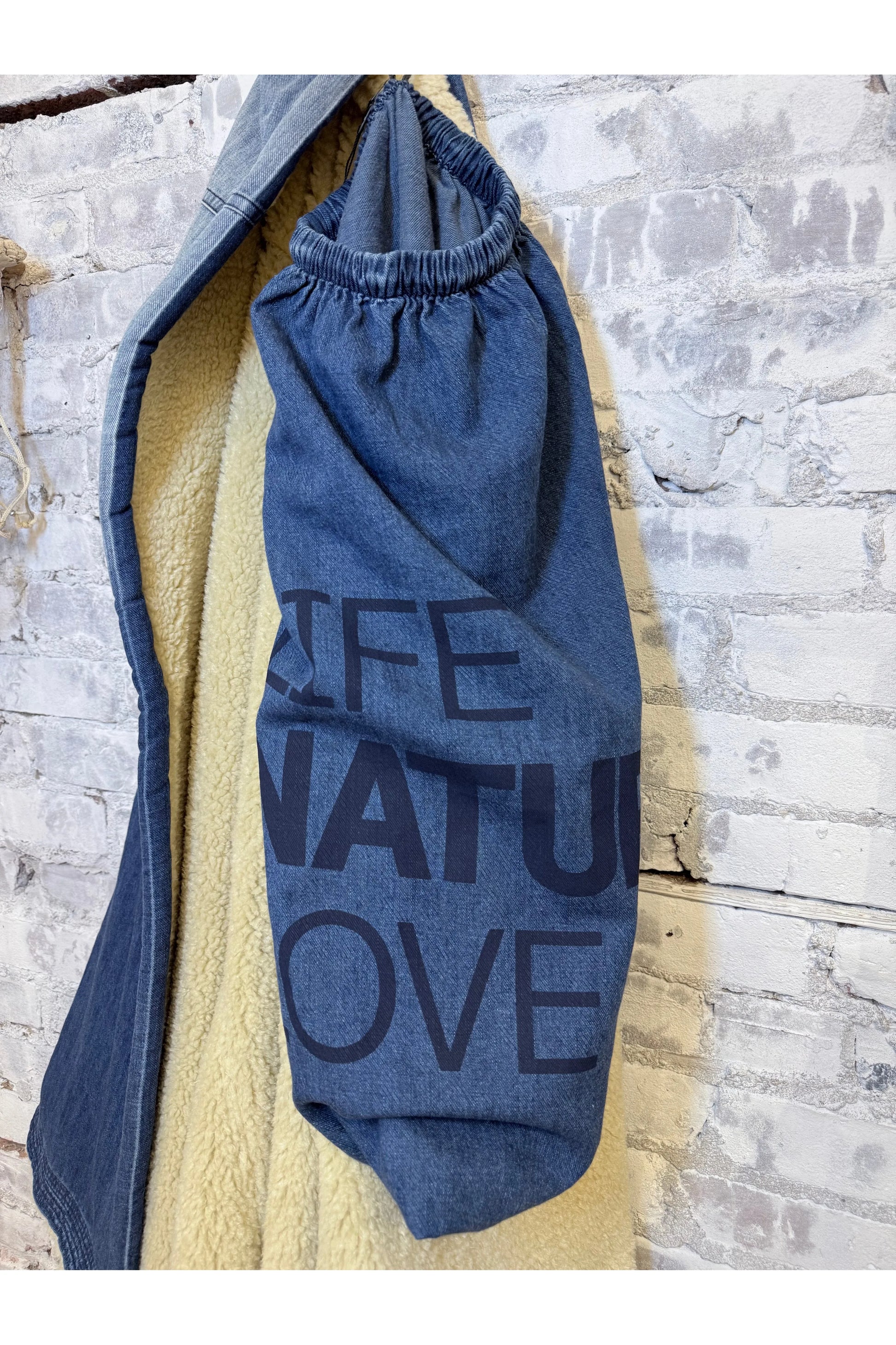 FREECITY X COMMUNE INDIGO SHERPA-BEAR BLANKET
- Indigo Blues - DUNE + SALT