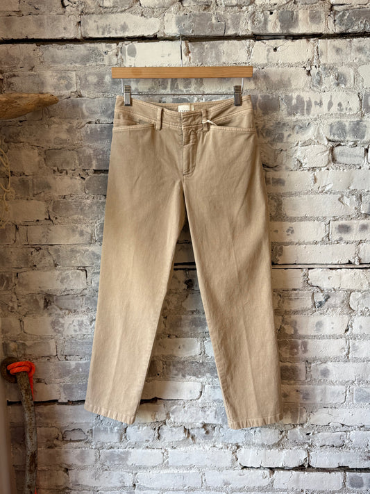 Women's Sylva Slim Twill Pants in clay beige from Closed, showing a close-up of the slim fit twill fabric and waistband.