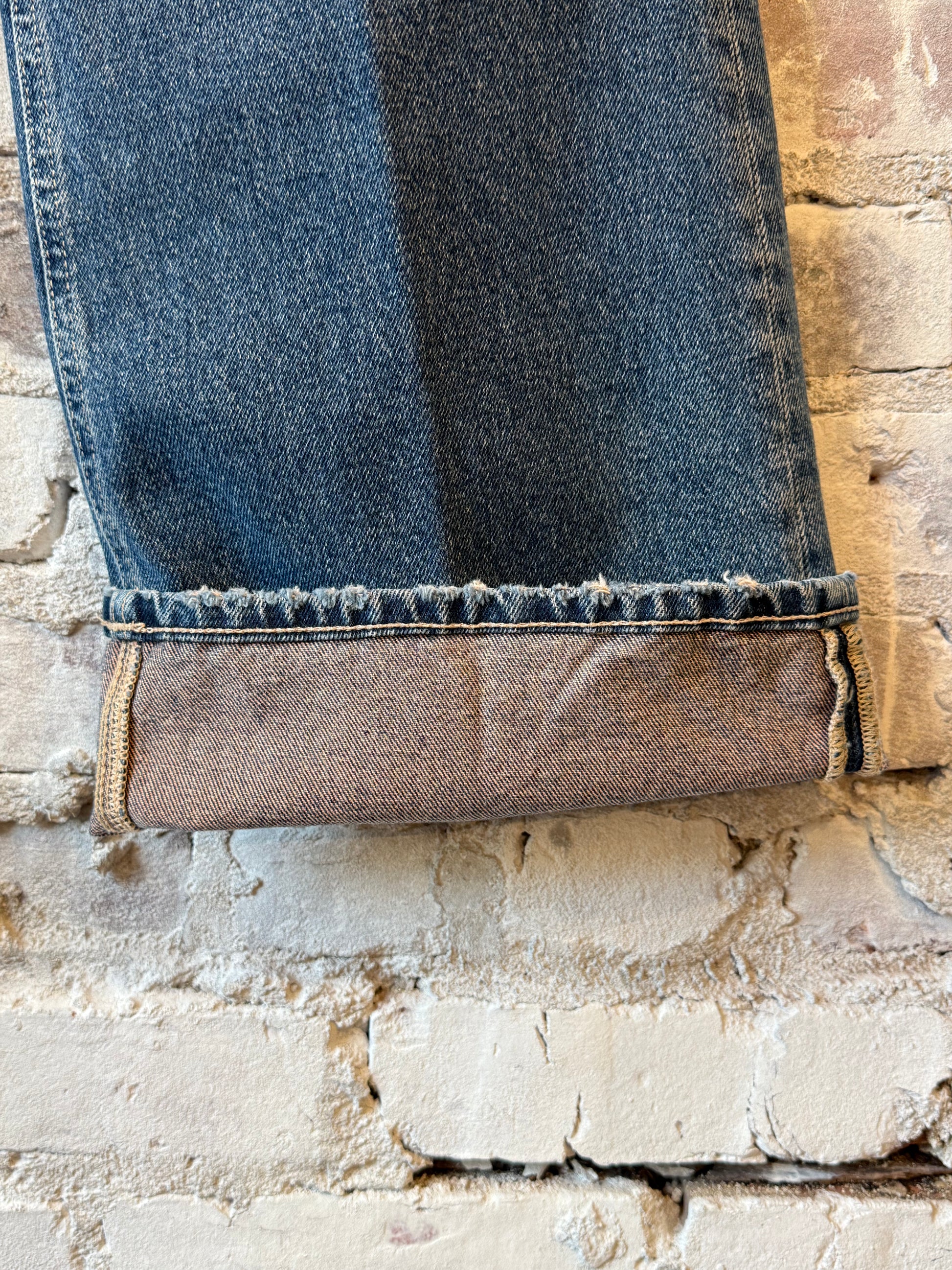 Closed Women's Gillan Comfort Wide Jean in mid blue, showcasing a relaxed fit with wide legs and classic denim details.
