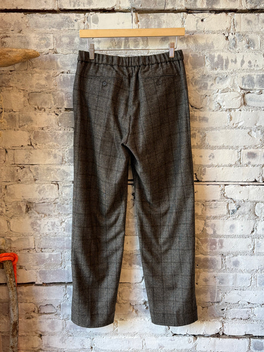 Hartford Women's Pretty Woven Pant in brown, featuring a relaxed silhouette and woven fabric