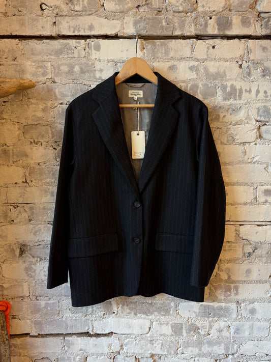 Hartford Women's Victo woven jacket in dark navy viewed from the front
