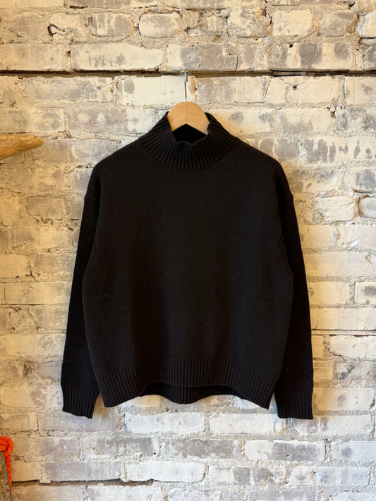 Hartford Women's Mylo knitted sweater in brown, featuring a cozy textured knit design