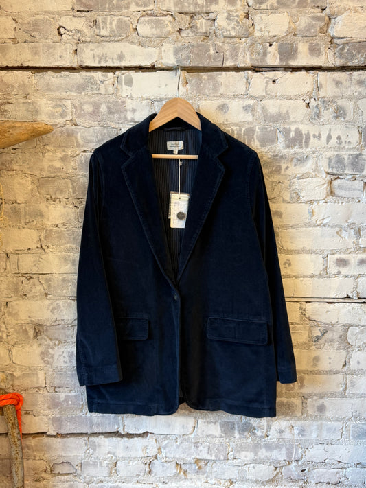 Hartford Women's Vinto woven blazer in Night, showcasing its textured fabric and tailored silhouette