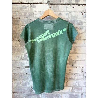 Women's Freecity thedoingofitisthebeingofit SUPERVINT SST Eatgreen Powder in a container with natural green label and scoop.
