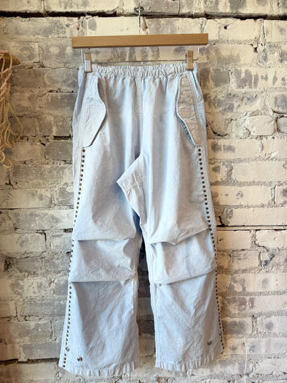 Women's Freecity Homestud Outofsight Poplinaire Flapsnap Kite Pant in blue with plant pattern, showing the relaxed fit and stylish design.