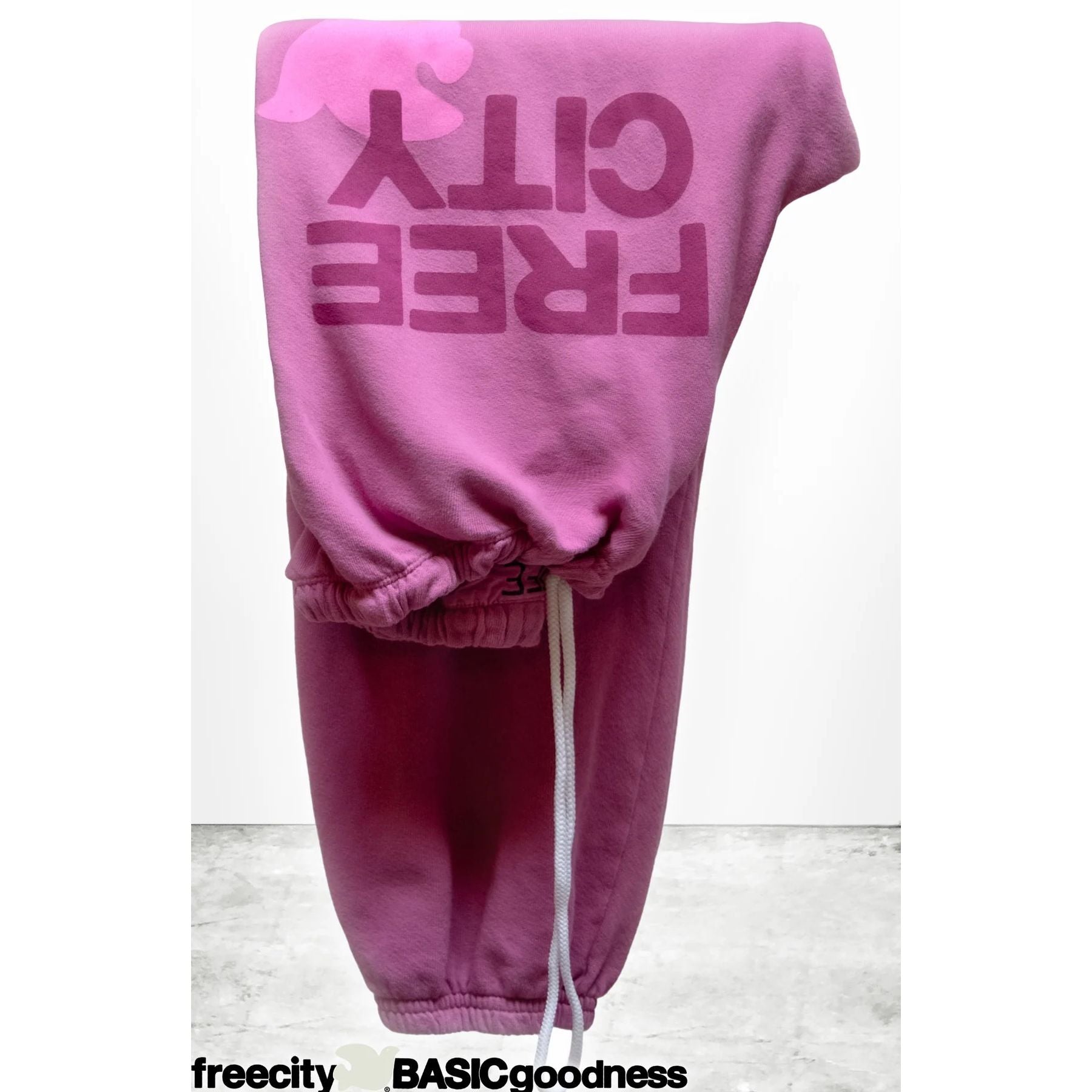 Women's Freecity large pink sweatpants with pinkshroom pattern, relaxed fit and comfortable casual style.
