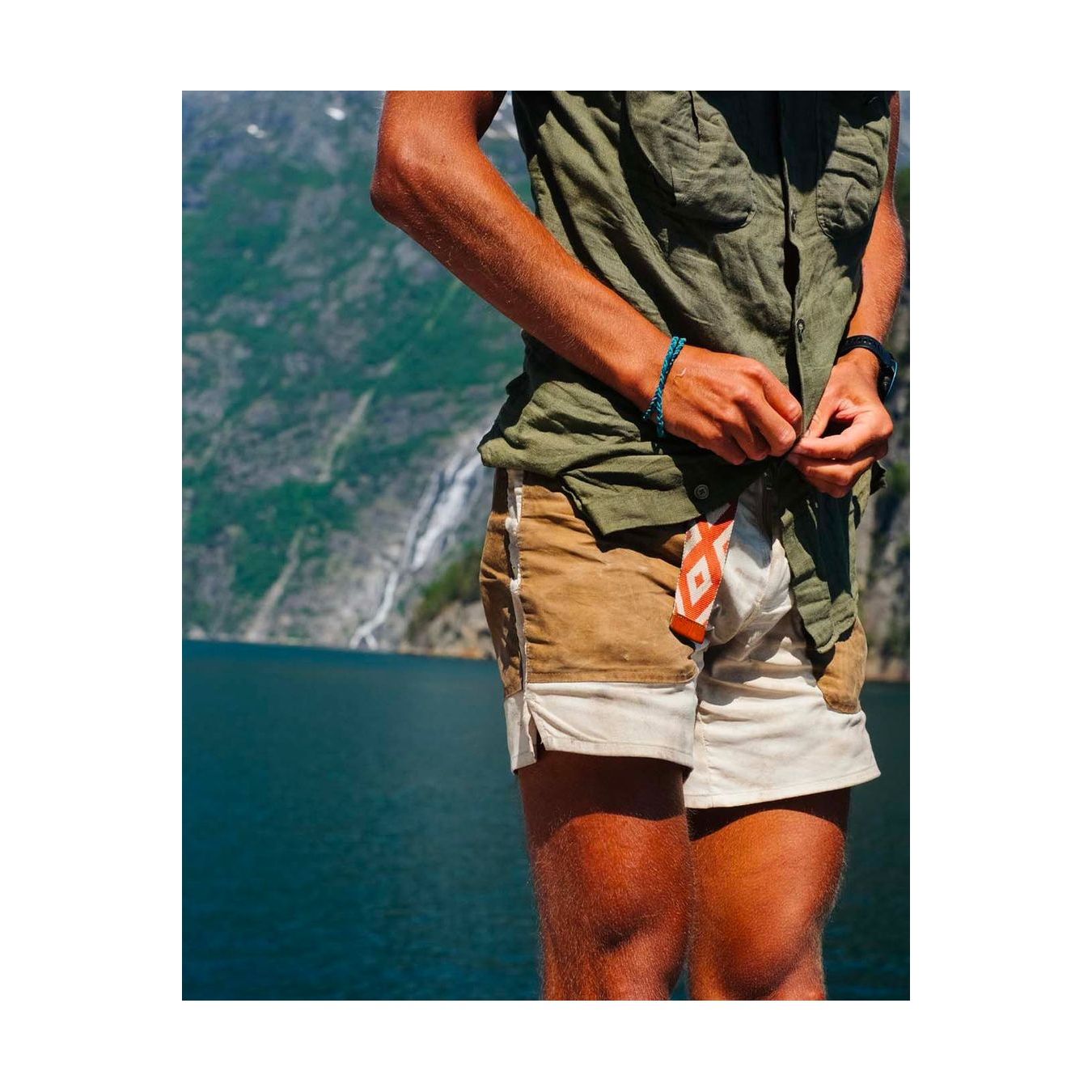Men's 7-inch Faded Navy Field Shorts by Amundsen, casual men's shorts with a relaxed fit and durable fabric.