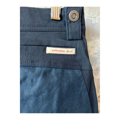 Men's 7-inch Field Shorts by Amundsen in faded navy and navy, featuring lightweight fabric and adjustable waistband.