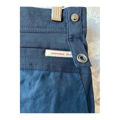 Men's 7-inch field shorts in faded navy and navy by Amundsen, casual outdoor shorts with a relaxed fit and lightweight fabric.