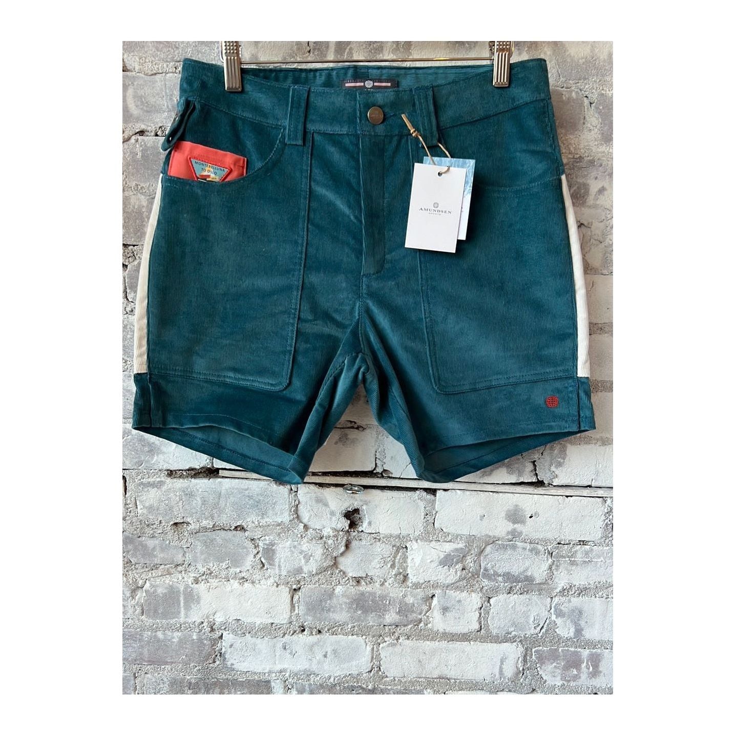 Women's Amundsen 7-inch Concord Shorts in Elemental Blue and Natural, showing lightweight fabric and casual fit.