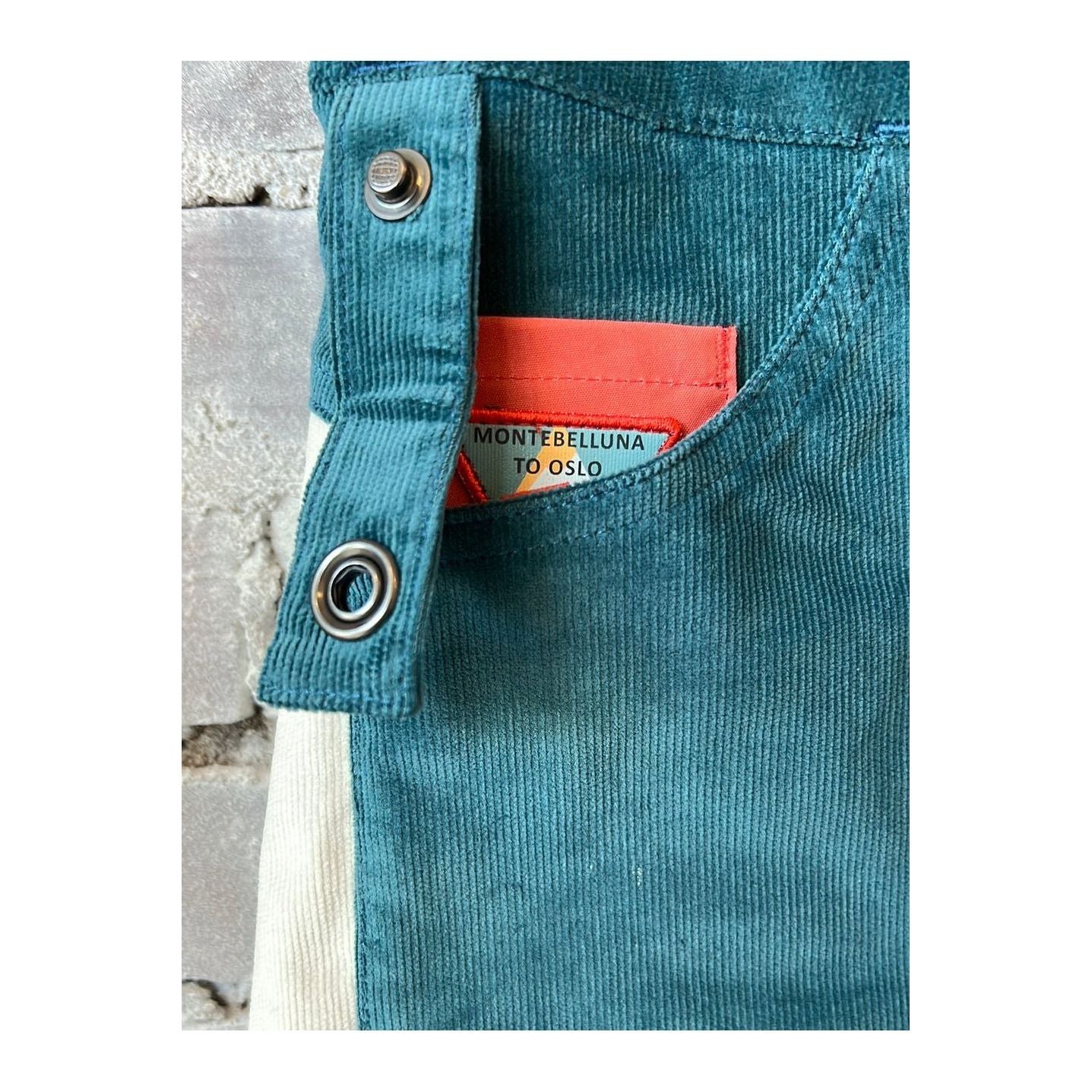 Women's Amundsen Concord Shorts in Elemental Blue and Natural, casual fit with a relaxed waistband and lightweight fabric.