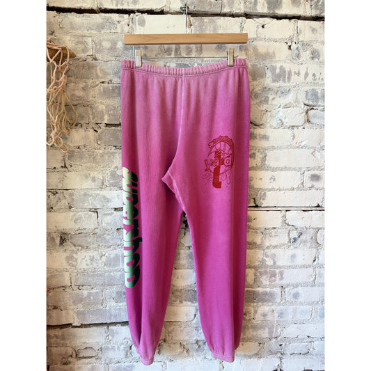 Women's Freecity ARTYARD/SUPERSHOP YUMM OG sweatpant in pinkshroom powder fabric, featuring a relaxed fit and vintage-inspired design.