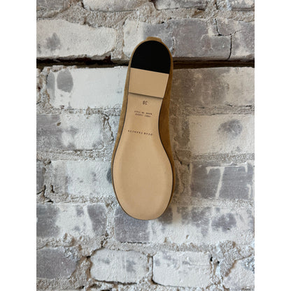Women's Dear Frances Balla Suede Shoe with elastic strap in caramel color, featuring a stylish and comfortable design.
