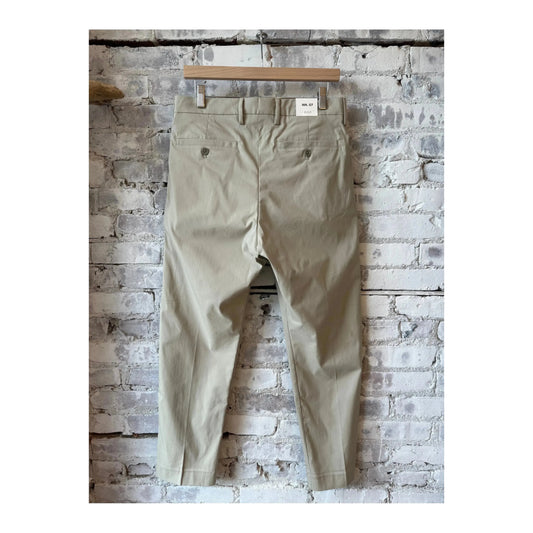 Men's NN07 Bill Classic Lightweight Pant in Fog color, showcasing slim fit design and soft fabric texture.