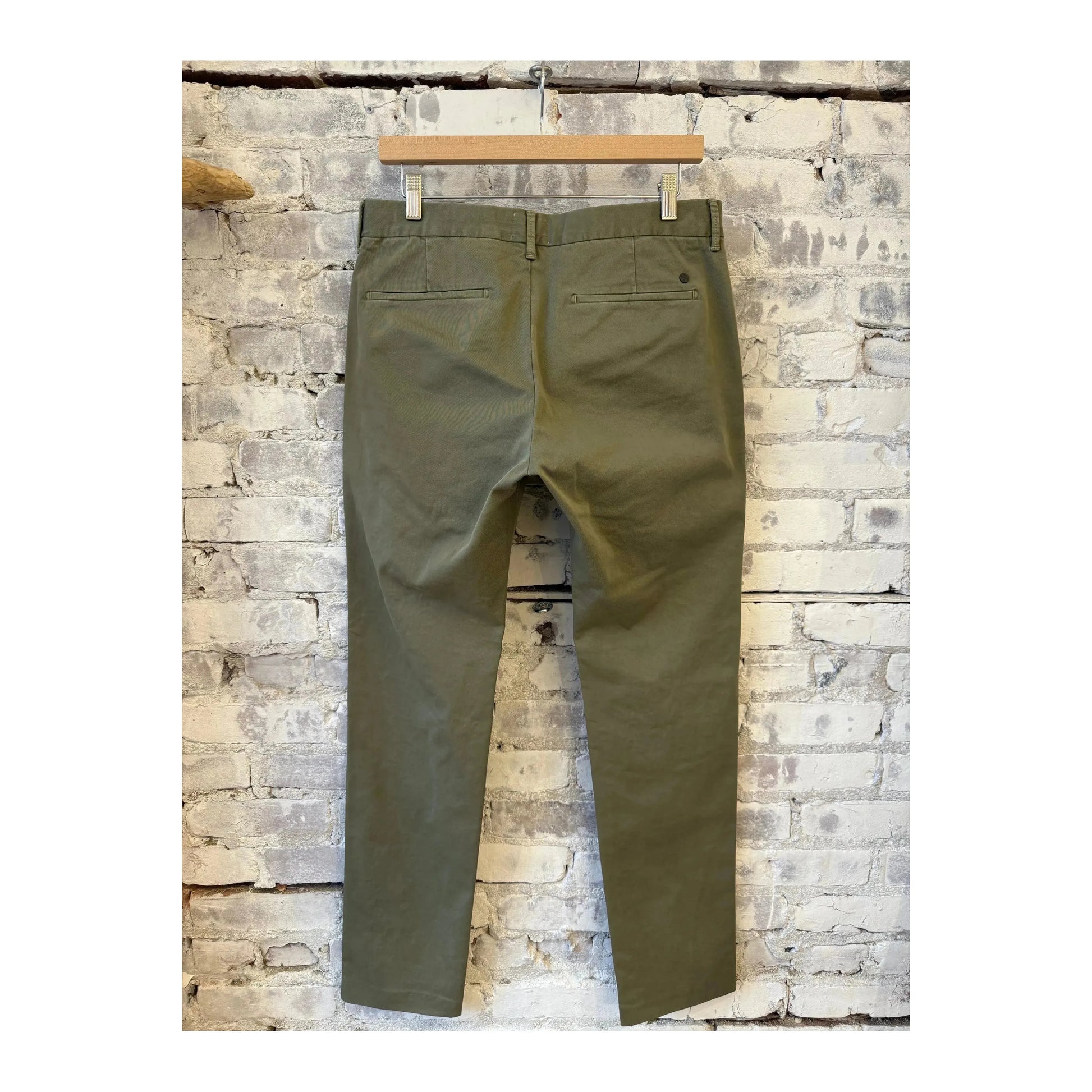 Men's Clifton True Slim Chino Pants in green by Closed Men's, featuring a tailored fit and classic design.