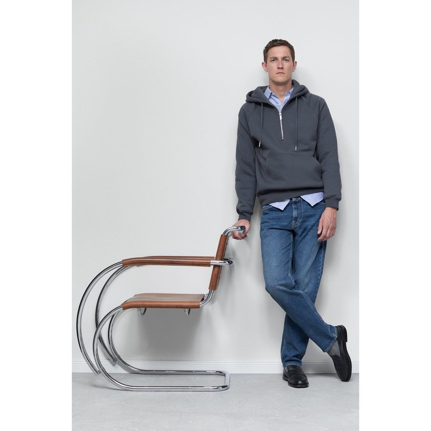Men's Cooper True Comfort Stretch Jean in mid blue denim, featuring a classic fit and five-pocket design by Closed Men's.