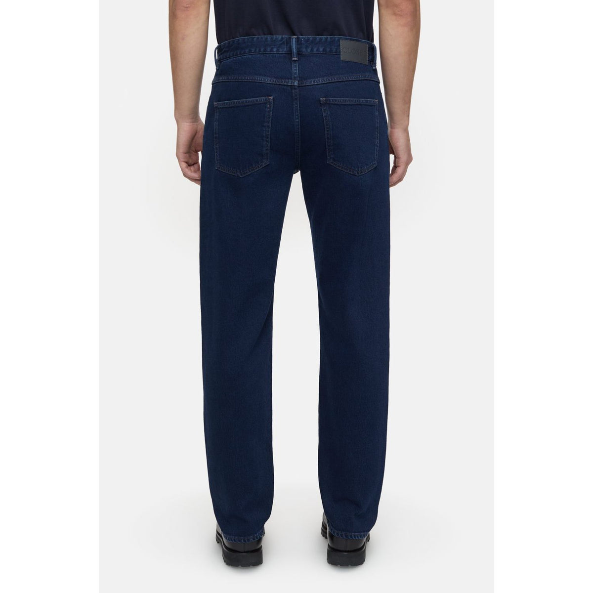 Men's dark blue Cooper True Comfort Stretch Jeans by Closed Men's, showing a relaxed fit with classic five-pocket design and stretch fabric.