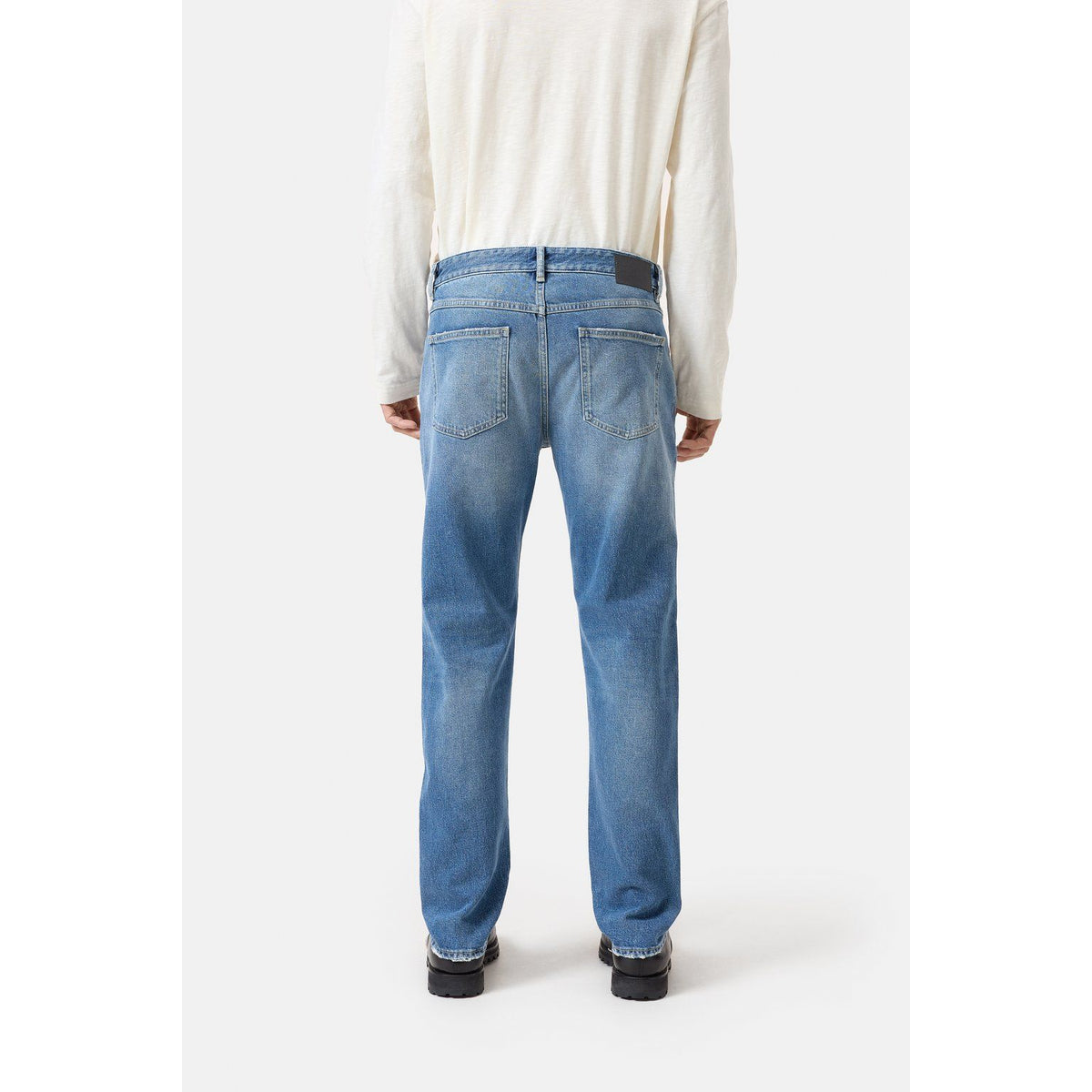 Men's Cooper True Comfort Stretch Regular Jean in mid blue, stylish mid-blue denim with classic fit and comfortable stretch from Closed Men's