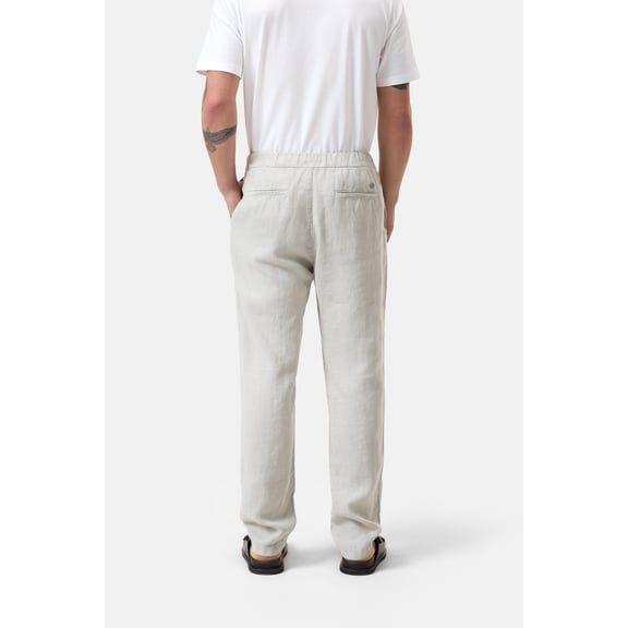Closed Men's Vigo Tapered Regular Pant in Cloud Grey, men's casual tapered trousers with a relaxed fit and modern style.