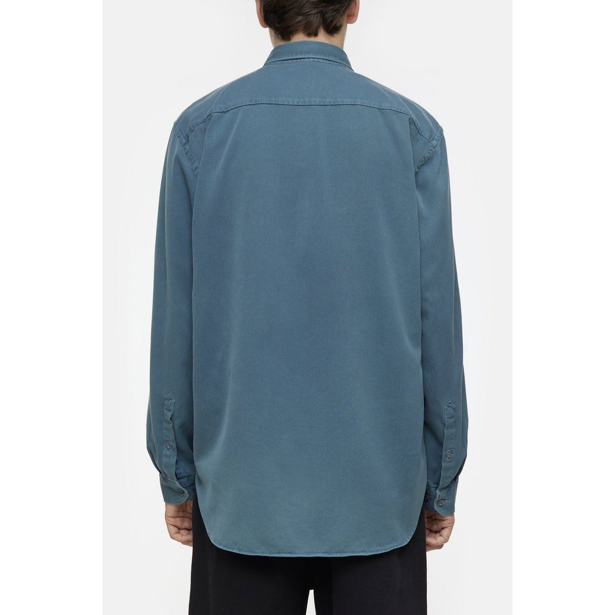 Men's formal army shirt in graphite blue, made by Closed Men's, with a tailored fit and button-down collar.