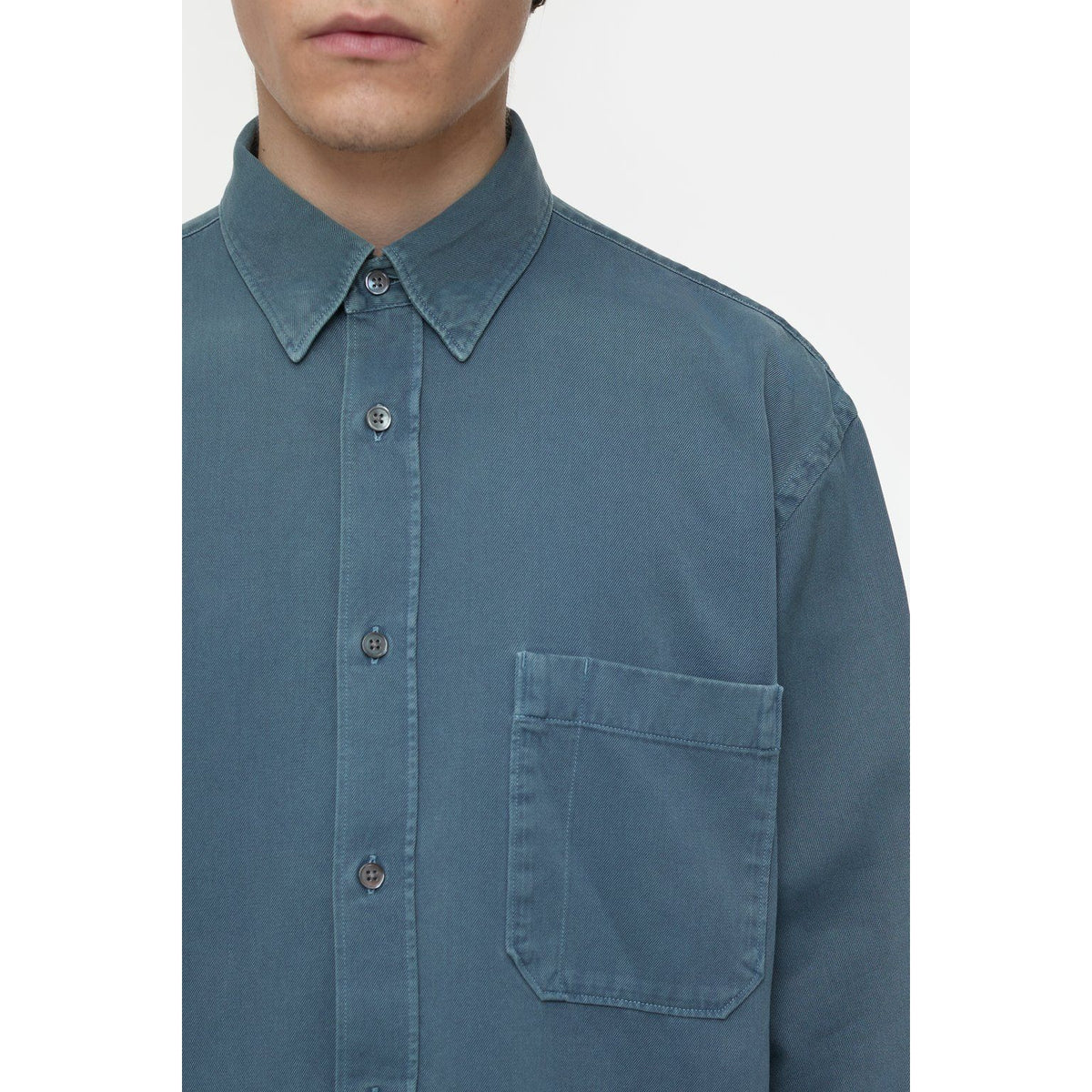 Men's formal Army shirt in graphite blue by Closed Men's, featuring a tailored fit and button-down collar.