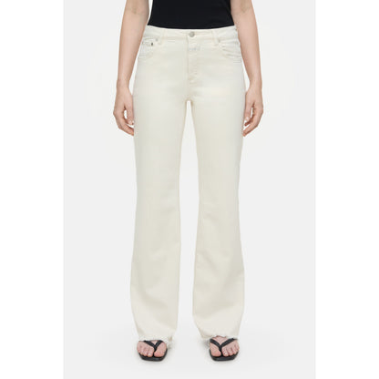 Women's Gillan Comfort Stretch Jean in Ivory by Closed, showing the fitted jean with classic five-pocket design and stretch fabric.