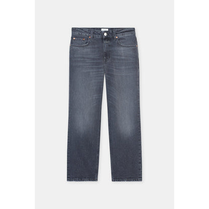 Women's Milo Comfort Stretch Straight Jean in mid grey by Closed, featuring a mid-rise fit and classic denim style.