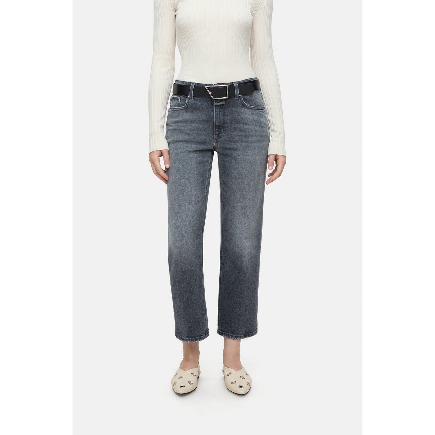 Women's Milo Comfort Stretch Straight Jean in mid grey by Closed, showcasing a mid-rise fit, classic straight leg style, and comfortable fabric.