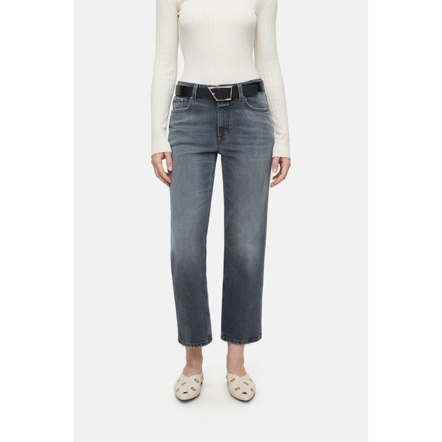 Women's Milo Comfort Stretch Straight Jean in mid grey by Closed, showcasing a mid-rise fit, classic straight leg style, and comfortable fabric.