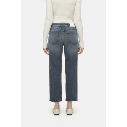 Closed Women's Milo Comfort Stretch Straight Jean in mid grey, featuring a fitted straight-leg design and classic five-pocket styling.