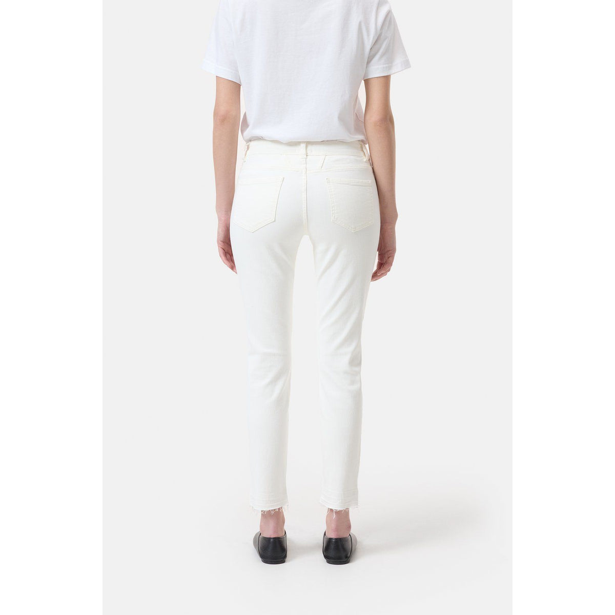 Closed Women's Baker Power Stretch Skinny Jeans in ivory, showcasing slim fit and stretch fabric for a comfortable, stylish look.