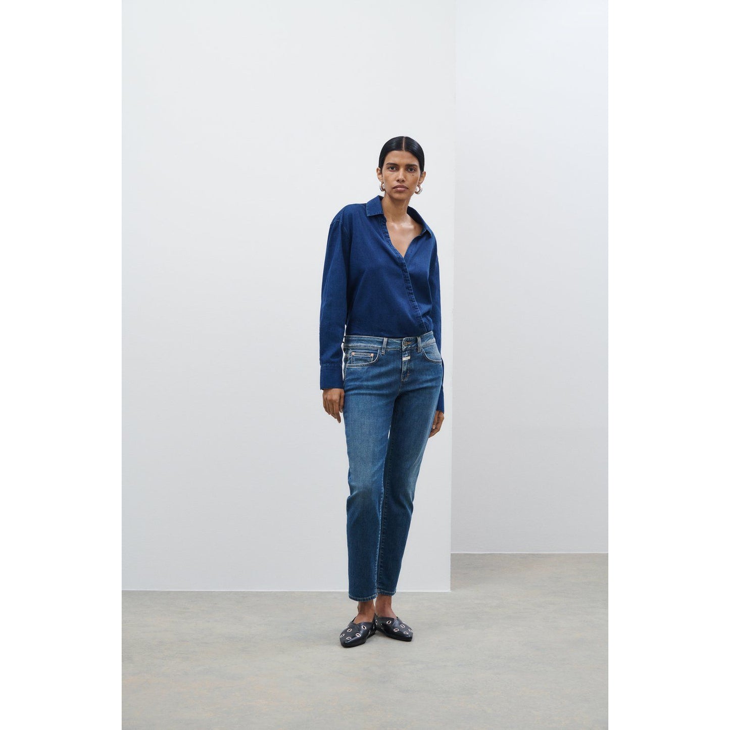 Women's Baker Skinny Jean in dark blue from Closed, showing fit and denim fabric on a clean background.