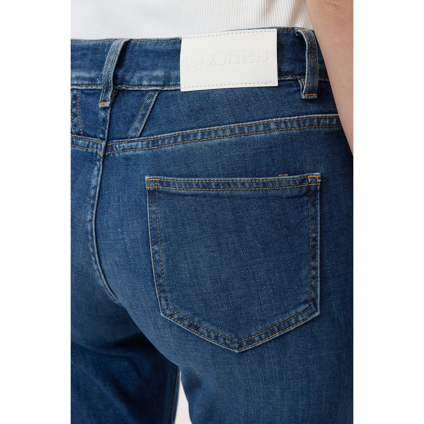 Women's Baker Skinny Jeans in dark blue from Closed, showcasing fitted silhouette and classic denim fabric.